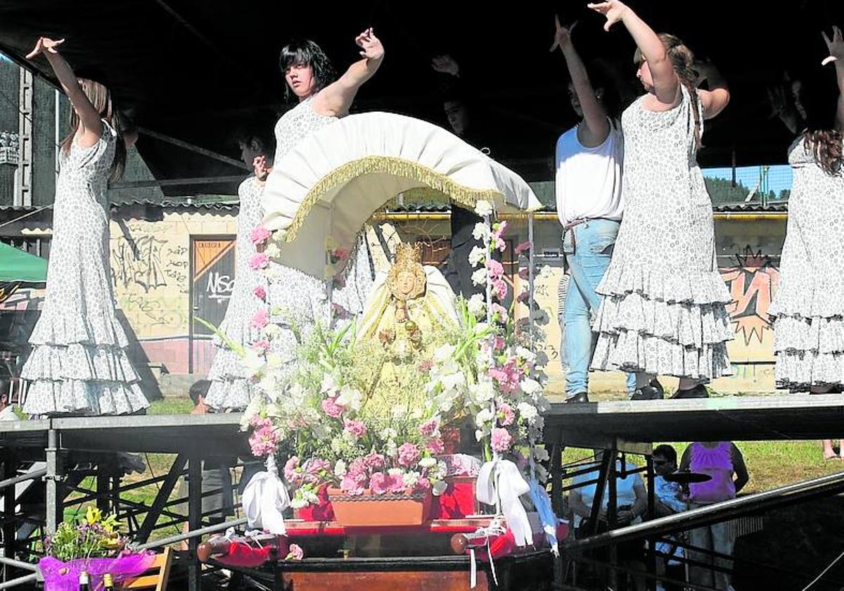 La Virgen del Rocío presidirá todos los actos del sábado en Betiondo.