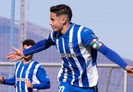 Ropero celebra un gol con el Alavés B.