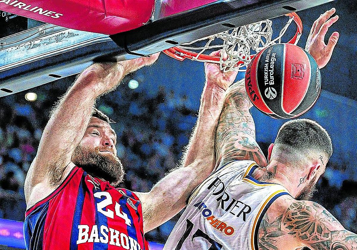 Poderoso mate de Matt Costello ante el intimidador Vicent Poirier.