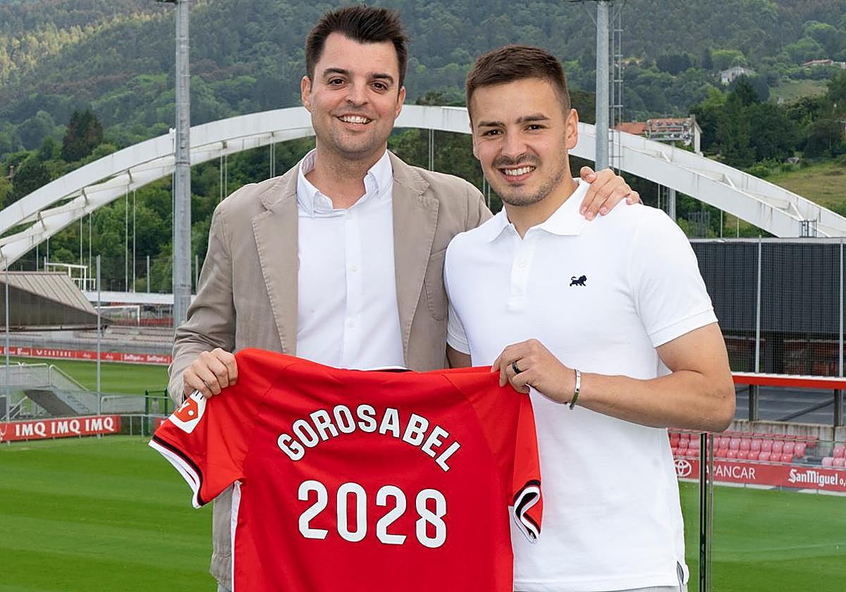 Gorosabel, junto al director deportivo del Athletic y también exalbiazul, Mikel González.