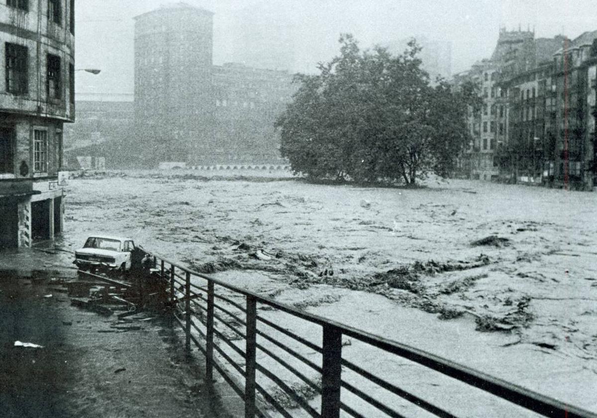 Las inundaciones de 1983 dejaron 34 muertos, 5 heridos y pérdidas millonarias.