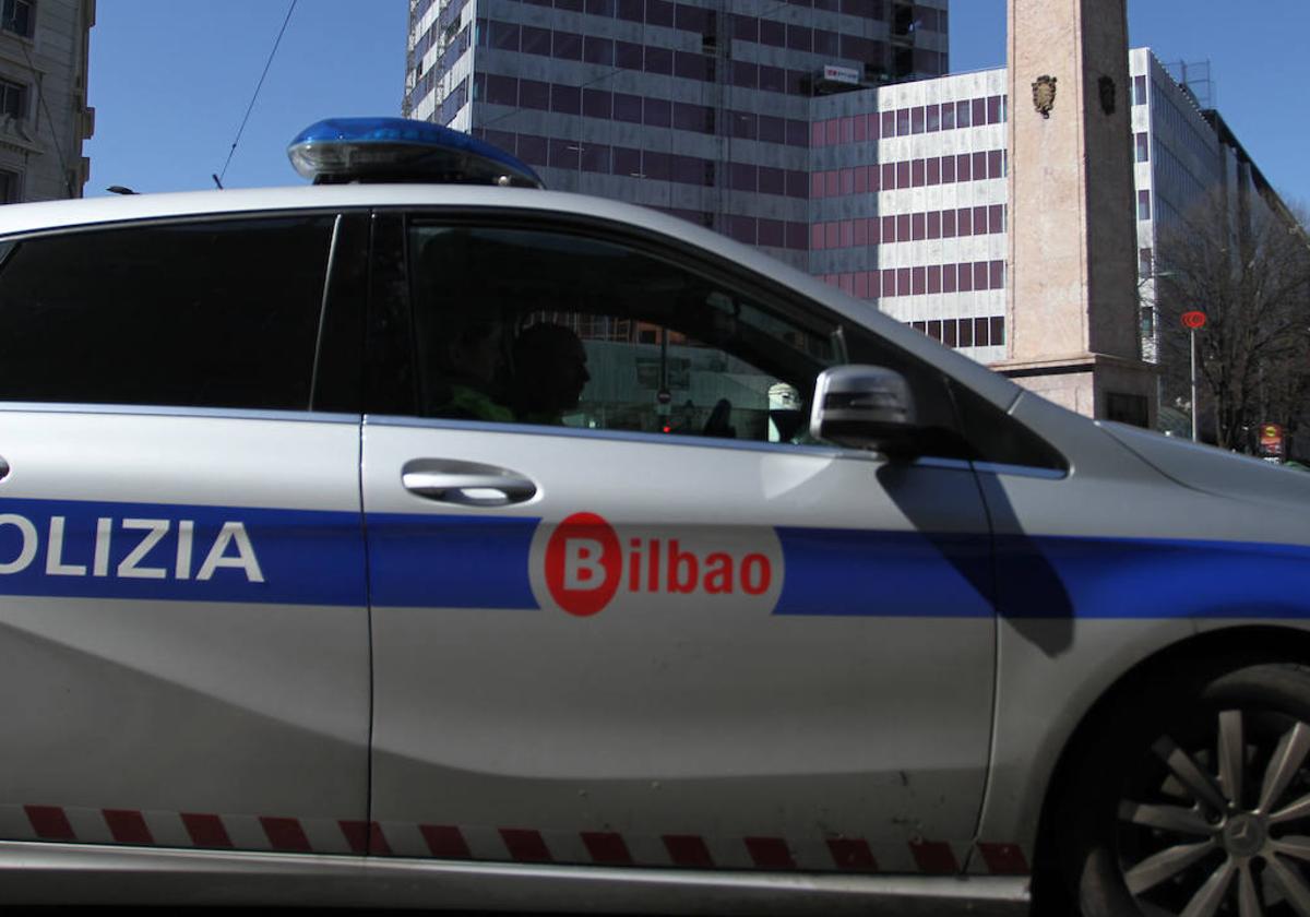 Una joven atropella con su coche a un hombre de 61 años en Rekalde y se da a la fuga