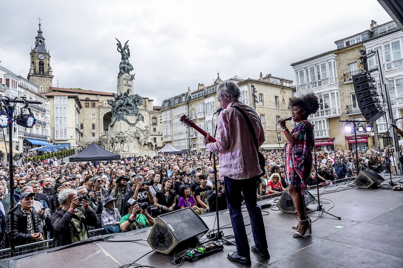 Todo el ambiente de la Virgen Blanca