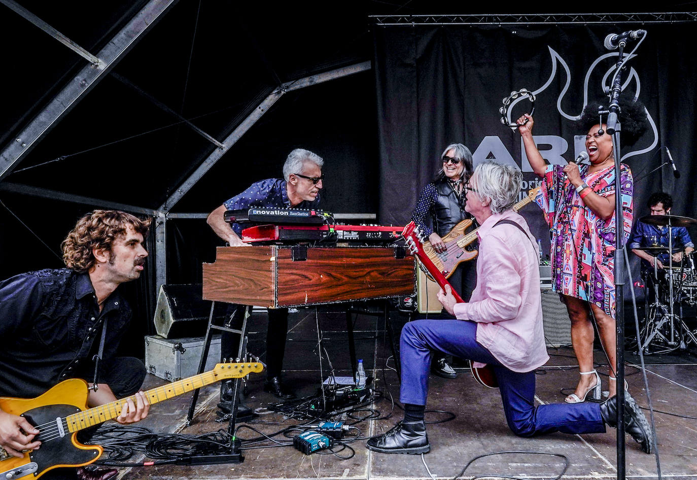 Todo el ambiente de la Virgen Blanca