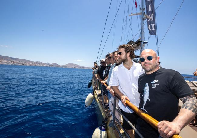 La isla de Tenerife ha sido el marco elegido para reunir a cocineros, científicos y pescadores de todo el mundo. En la imagen, durante una salida al mar para ver el trabajo artesanal de pescadores tinerfeños.