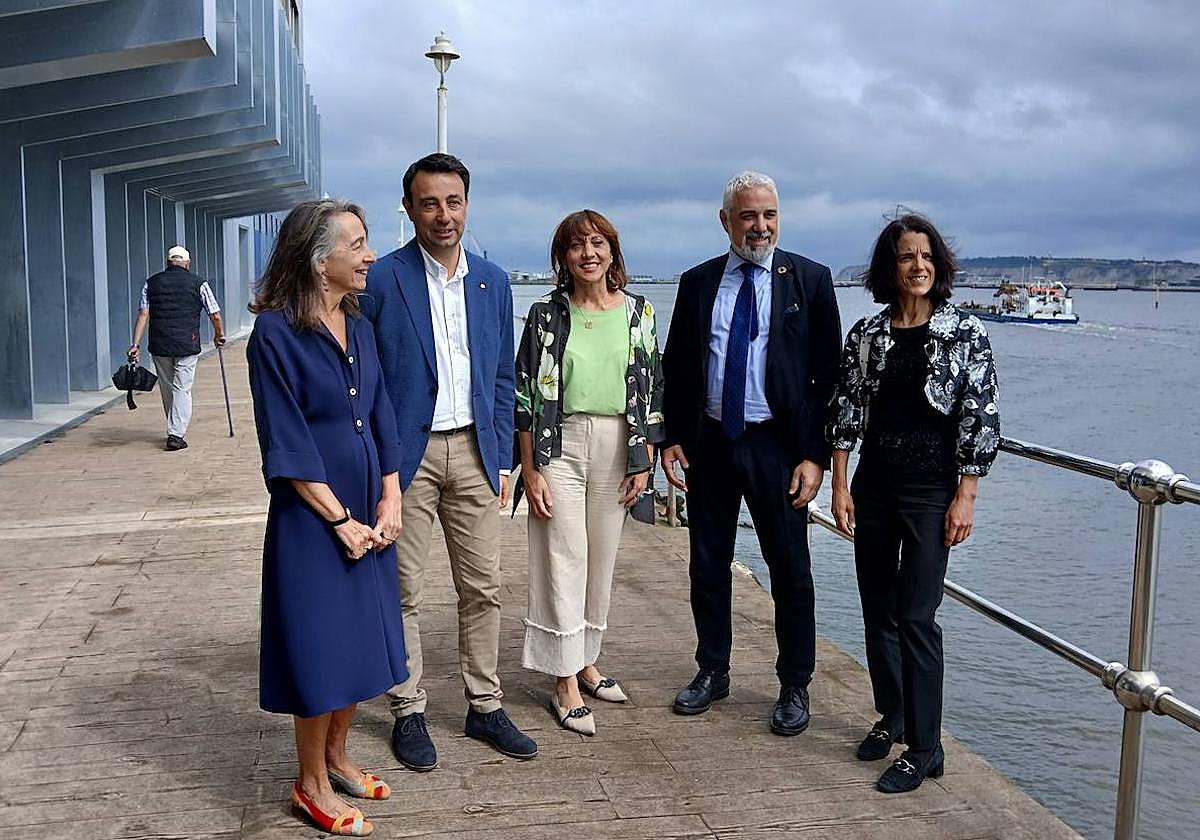 Marisol Garmendia, delegada del Gobierno; Mikel Torres, alcalde Portugalete; Eva Ferreira, rectora de la UPV; Charles Pinto, director de la Escuela de Ingeniería de Bilbao; y Miren Artaraz, directora de Política y Coordinación Universitaria, han inaugurado el Itsasgunea.