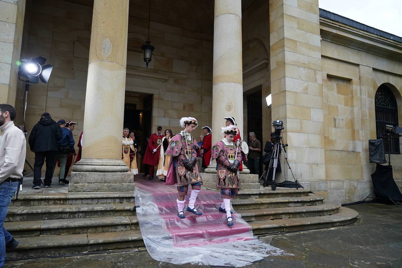 Preparativos para el acto.