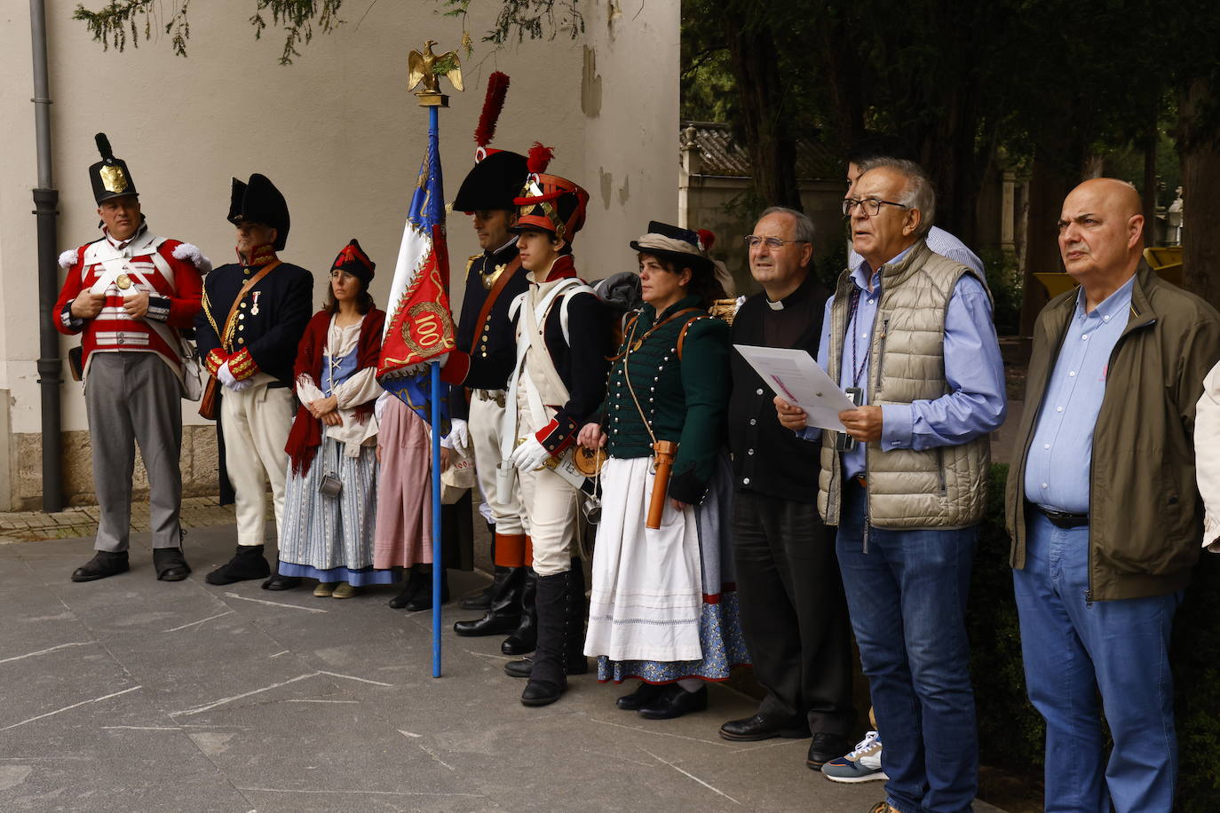 La ofrenda floral al General Álava en Vitoria, en imágenes