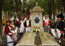 La ofrenda floral al General Álava en Vitoria, en imágenes