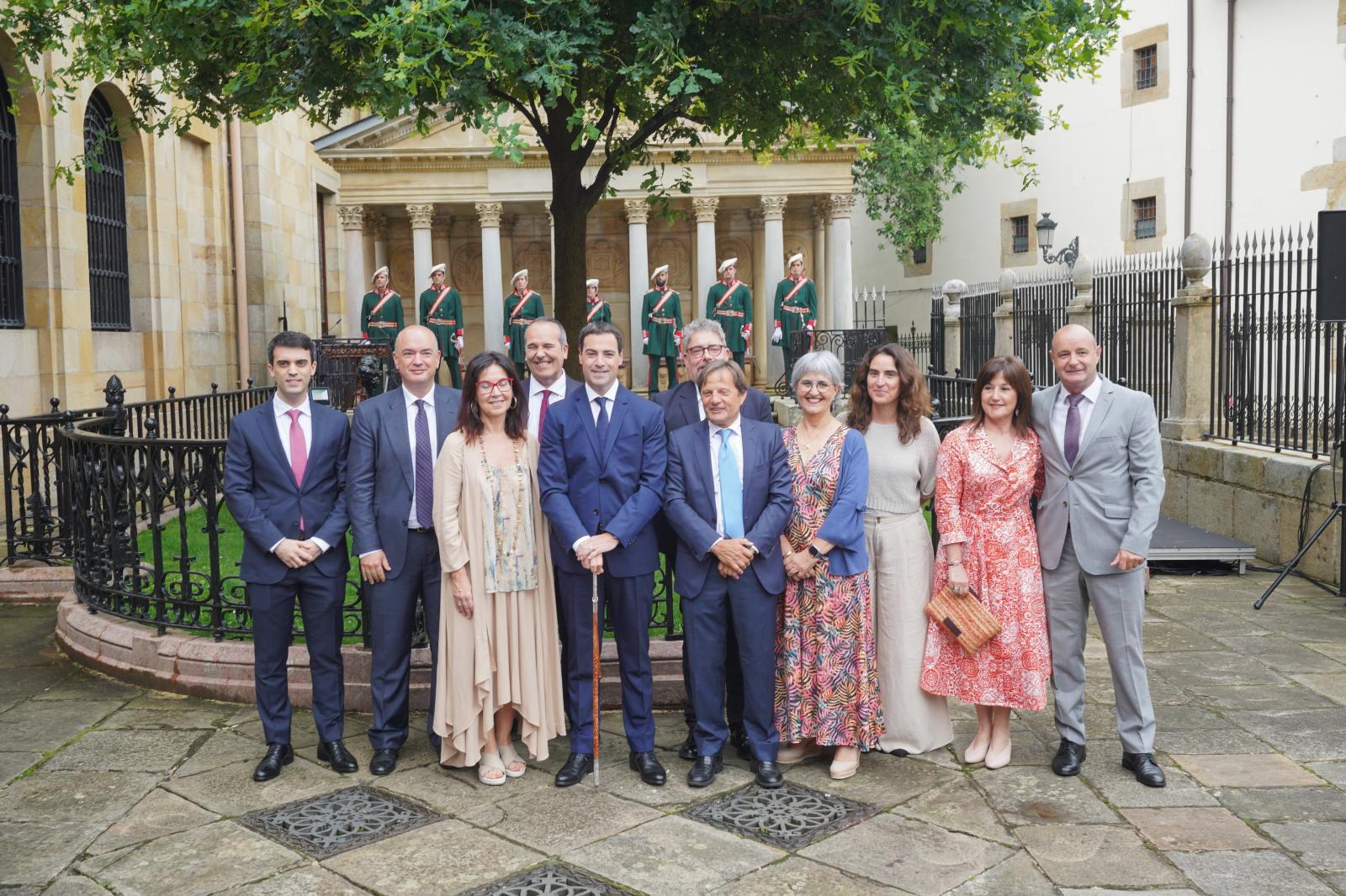 Acto de jura y toma de posesión de Imanol Pradales como lehendakari
