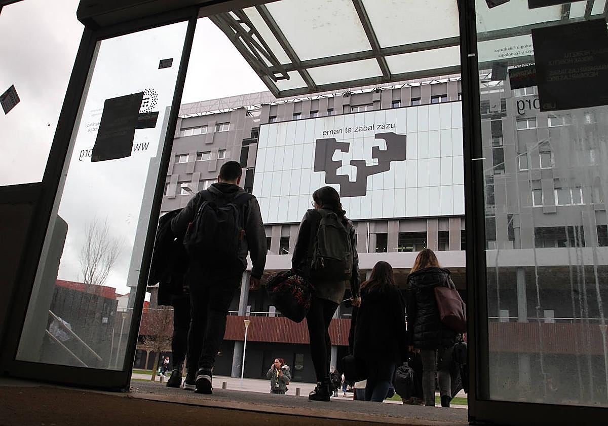 Universitarios en la UPV.