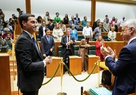 Imanol Pradales, en la sesión de investidura como lehendakari.