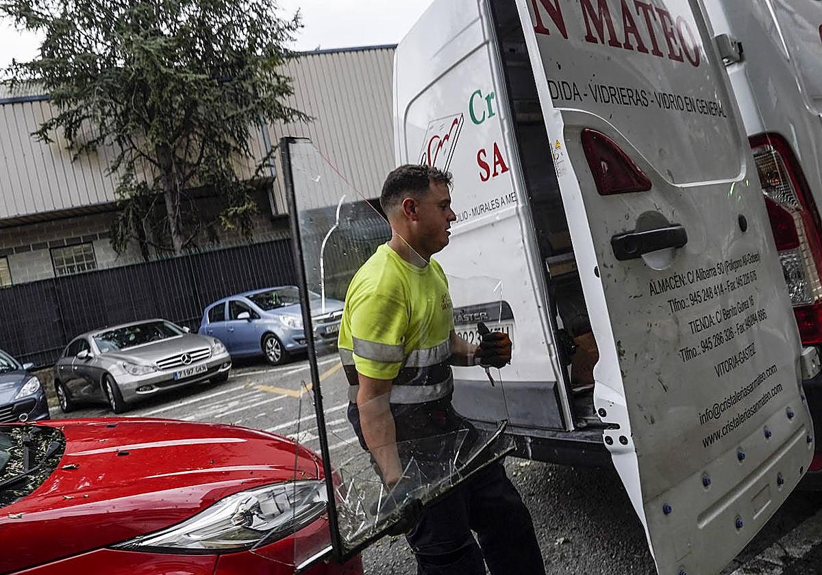 Los gremios podrán aparcar en plazas OTA sin límite de tiempo con la nueva tarjeta.