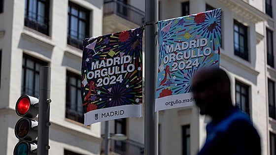 Tacones, condones y copas: el polémico cartel oficial del Orgullo LGTBI en Madrid