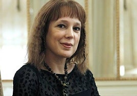 Ángela Vallvey utiliza personajes recurrentes que dan a los relatos la coherencia de una novela.