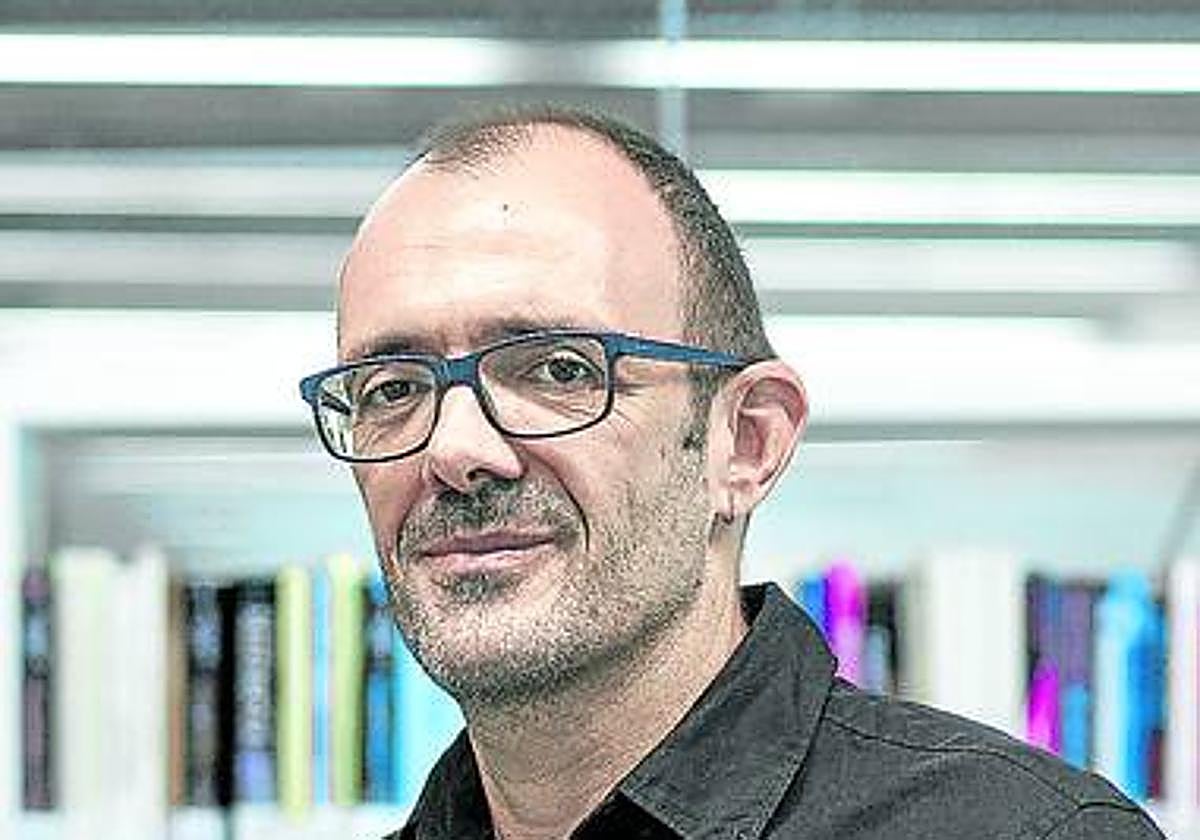 El escritor sevillano Isaac Rosa.