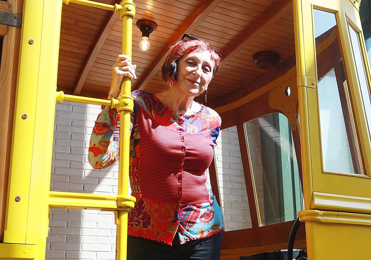 Elia Barceló, en el Museo del Ferrocarril de Gijón durante la Semana Negra.