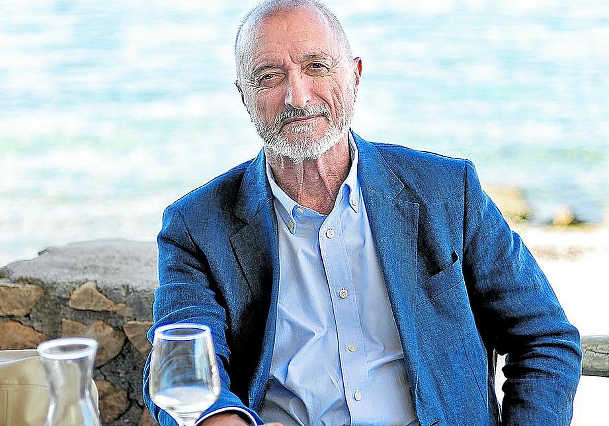 Arturo Pérez-Reverte, durante la presentación de la novela en Grecia.