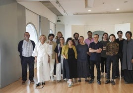 Los tutores y directores de los museos colaboradores junto a los alumnos de JAI 2024.