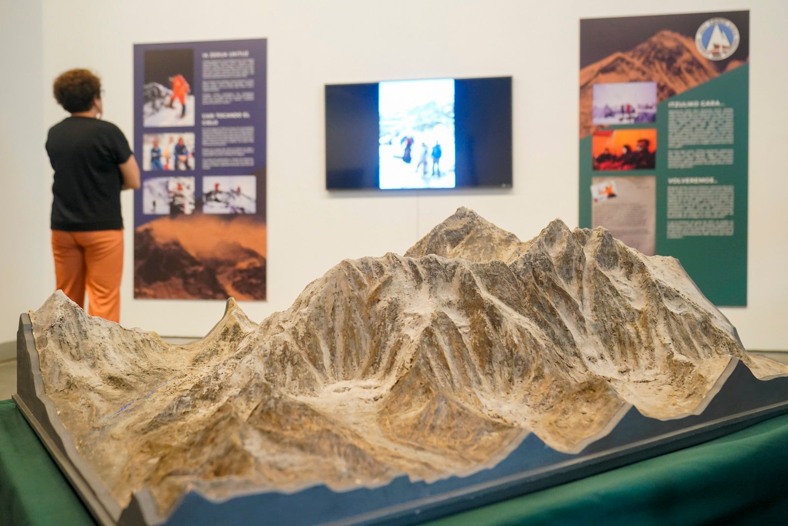 La exposición sobre la expedición Tximist al Everest, en imágenes