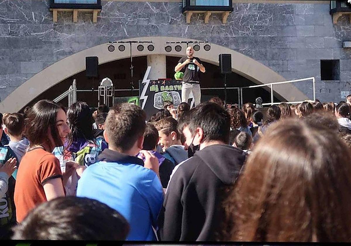 Dj Kaktus' llevará su espectáculo en euskera para quelos más pequeños bailen y salten