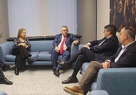 Puigdemont y Santos Cerdán (PSOE) se reunieron en Bruselas.