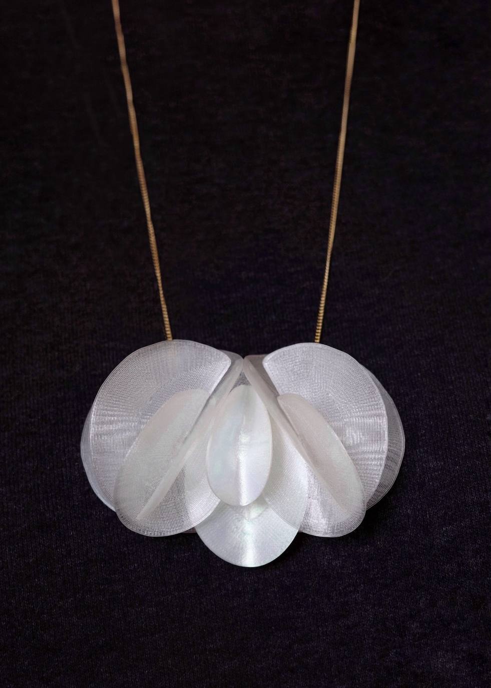 Las joyas alucinantes que crea Sara en su taller de Plentzia (y fascinan en Nueva York)