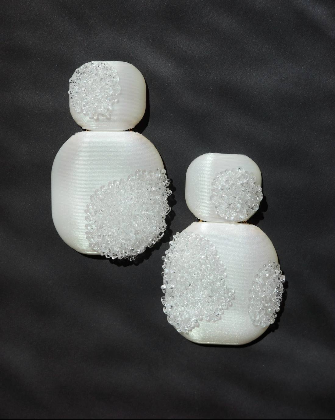 Las joyas alucinantes que crea Sara en su taller de Plentzia (y fascinan en Nueva York)