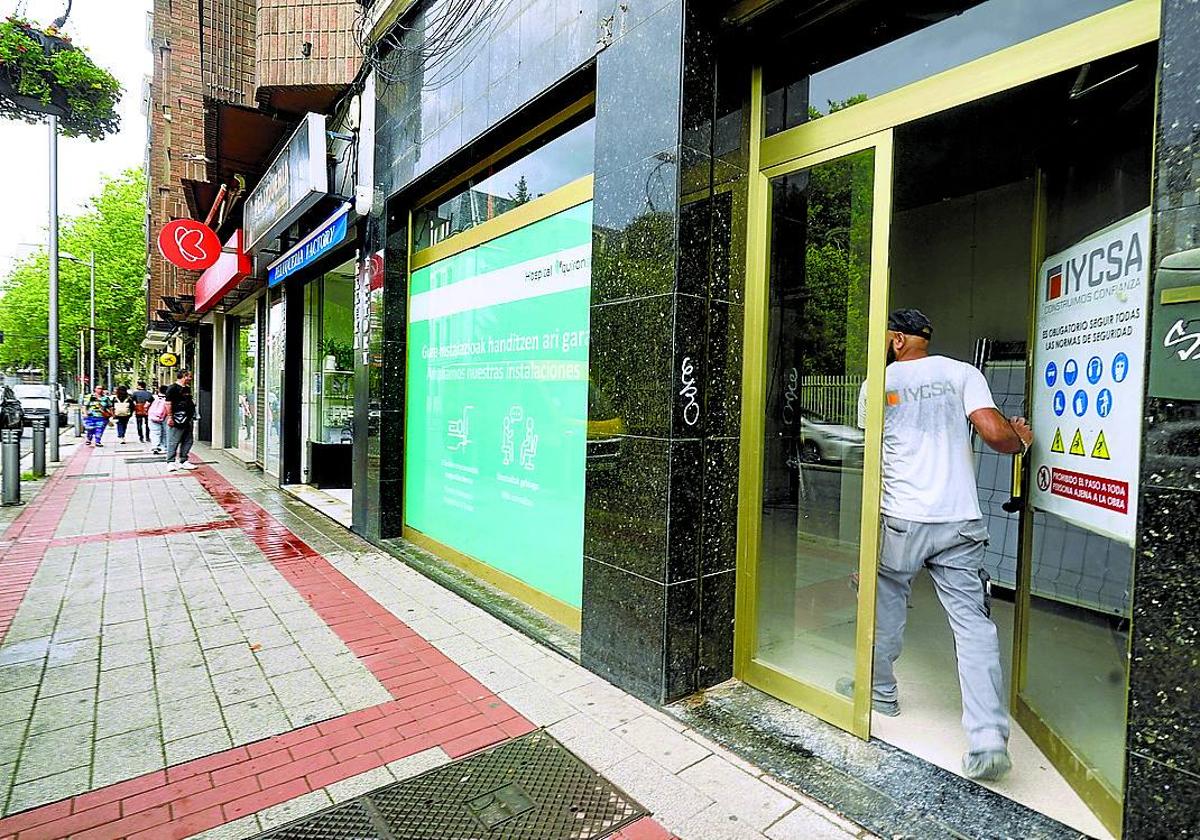 Local de la calle Francia que pasará a formar parte del centro hospitalario.