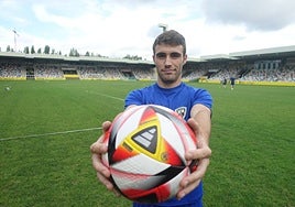 Pablo Santiago, 'pichichi' del Barakaldo, continuará vistiendo la zamarra gualdinegra.