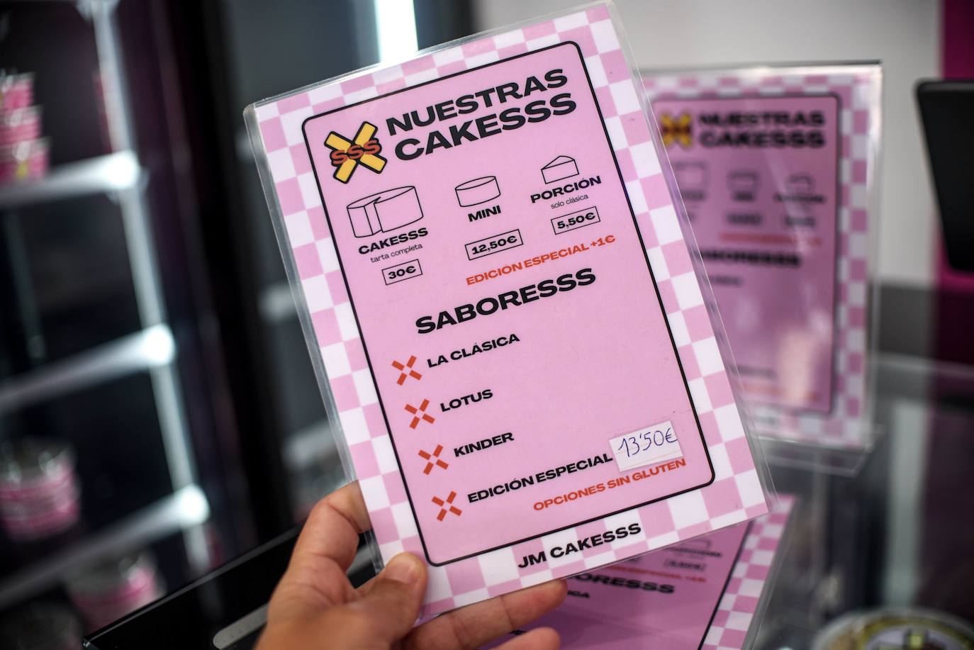 Dos amigos veinteañeros que triunfan con sus tartas de queso en Noja abren tienda en Bilbao