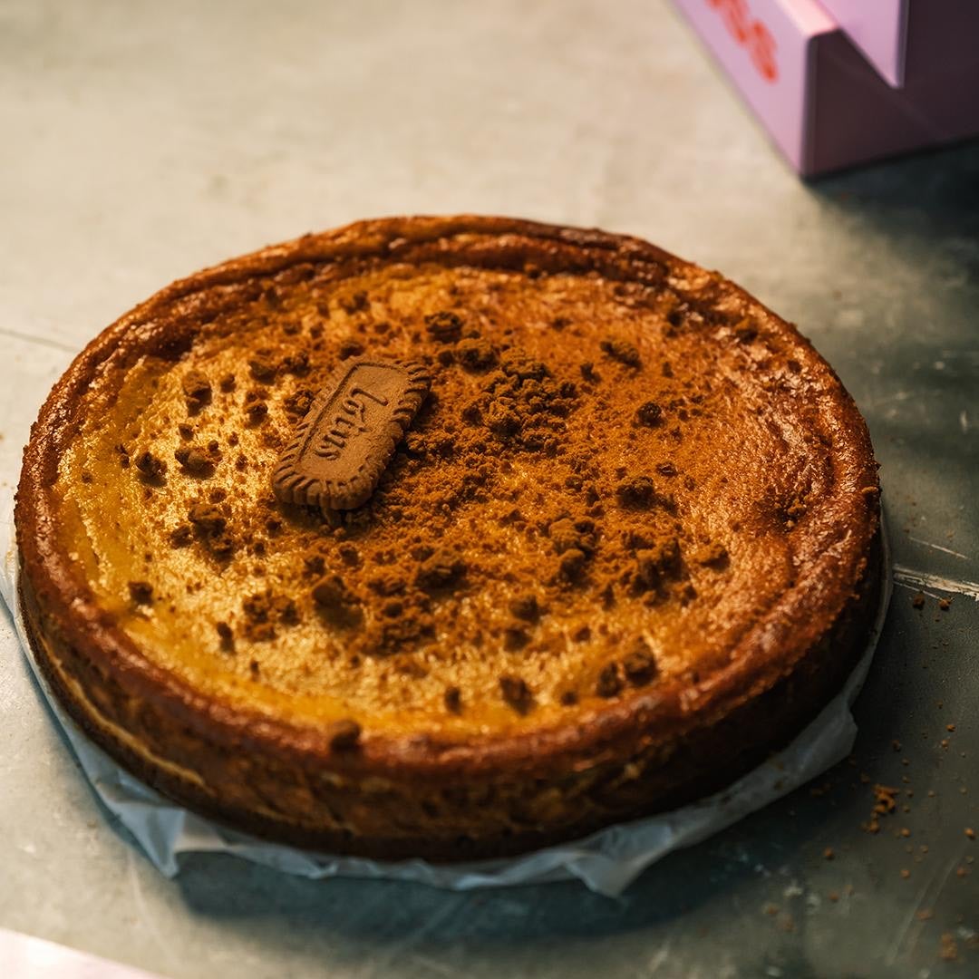 Dos amigos veinteañeros que triunfan con sus tartas de queso en Noja abren tienda en Bilbao