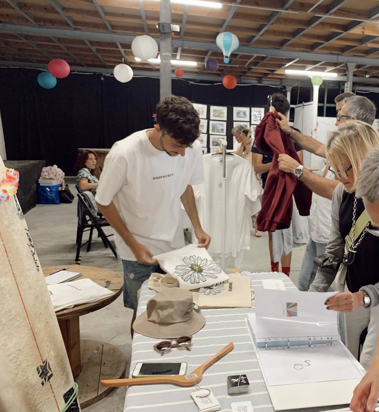 El sueño cumplido de Fernando: abre un estudio en Bilbao para mostrar su marca de surf