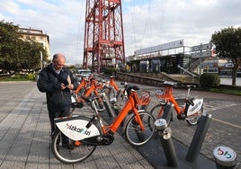 Estación de las bicicletas forales junto al Puente Colgante