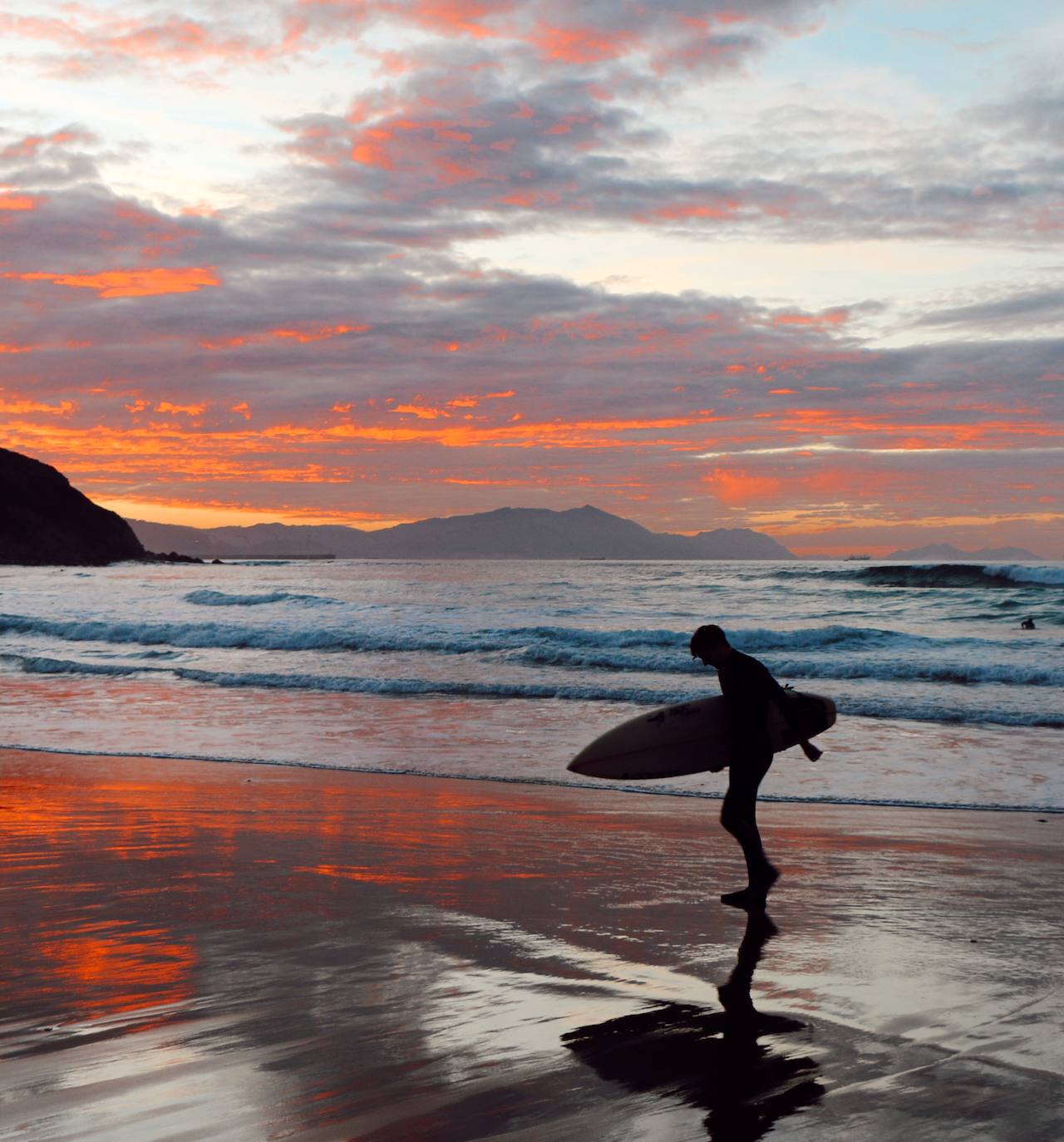 El sueño cumplido de Fernando: abre un estudio en Bilbao para mostrar su marca de surf