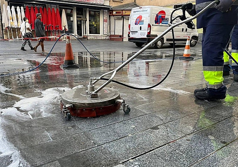 Vitoria estrena máquinas para «fregar toda la ciudad»