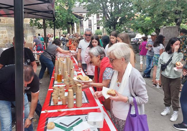 Los vecinos también disfrutaron de la gastronomía.