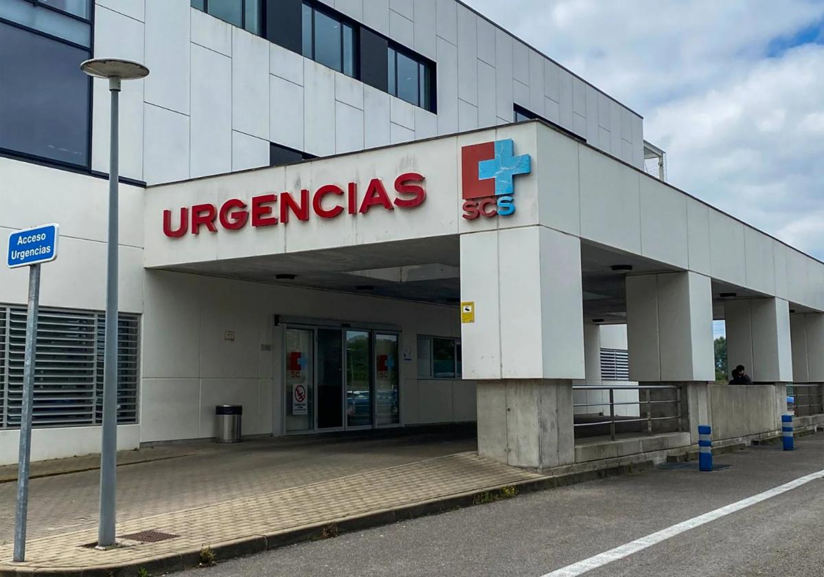 Entrada al servicio de Urgencias del Hospital de Laredo.