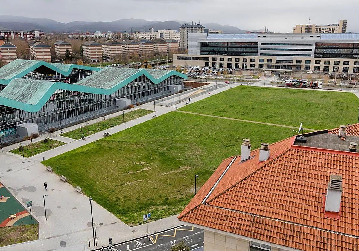 El Ayuntamiento cederá hasta 2099 la parcela situada junto a la estación de autobuses para el campus del vino.