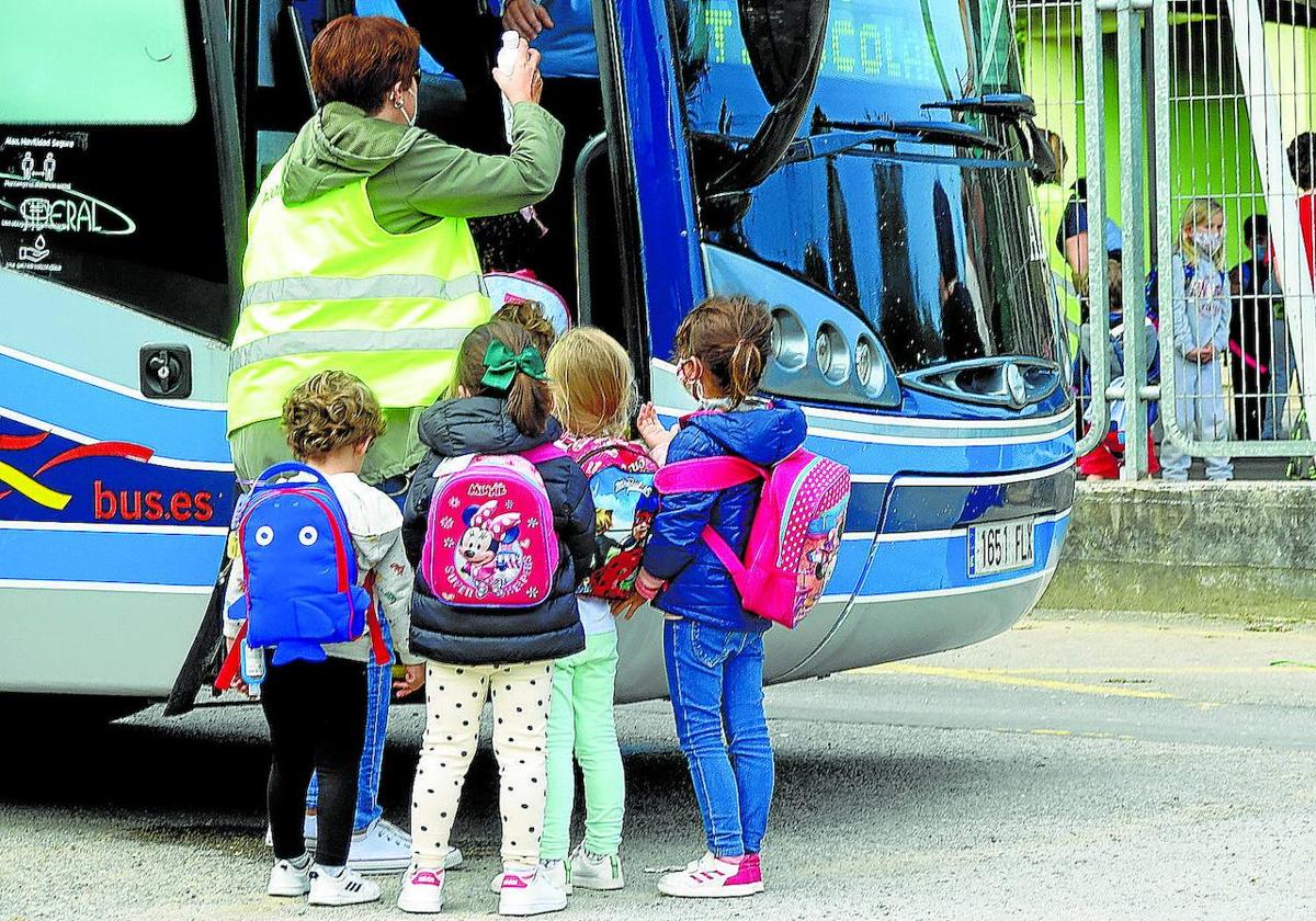 La amenaza de multas a firmas de transporte escolar complica el inicio de curso