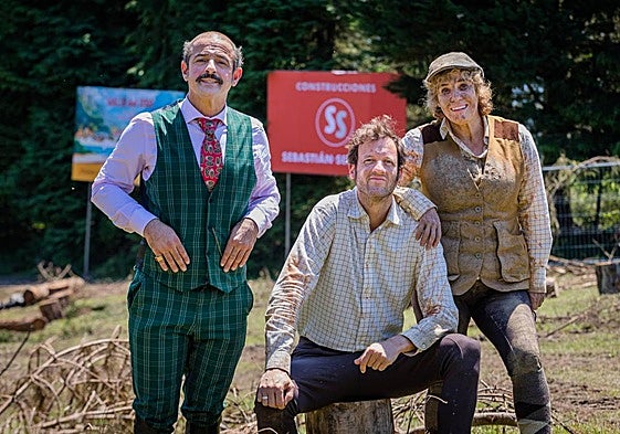 El actor portugués Gonçalo Diniz encarna al villano de la historia mientras Edu Soto y Anabel Alonso son sus secuaces.