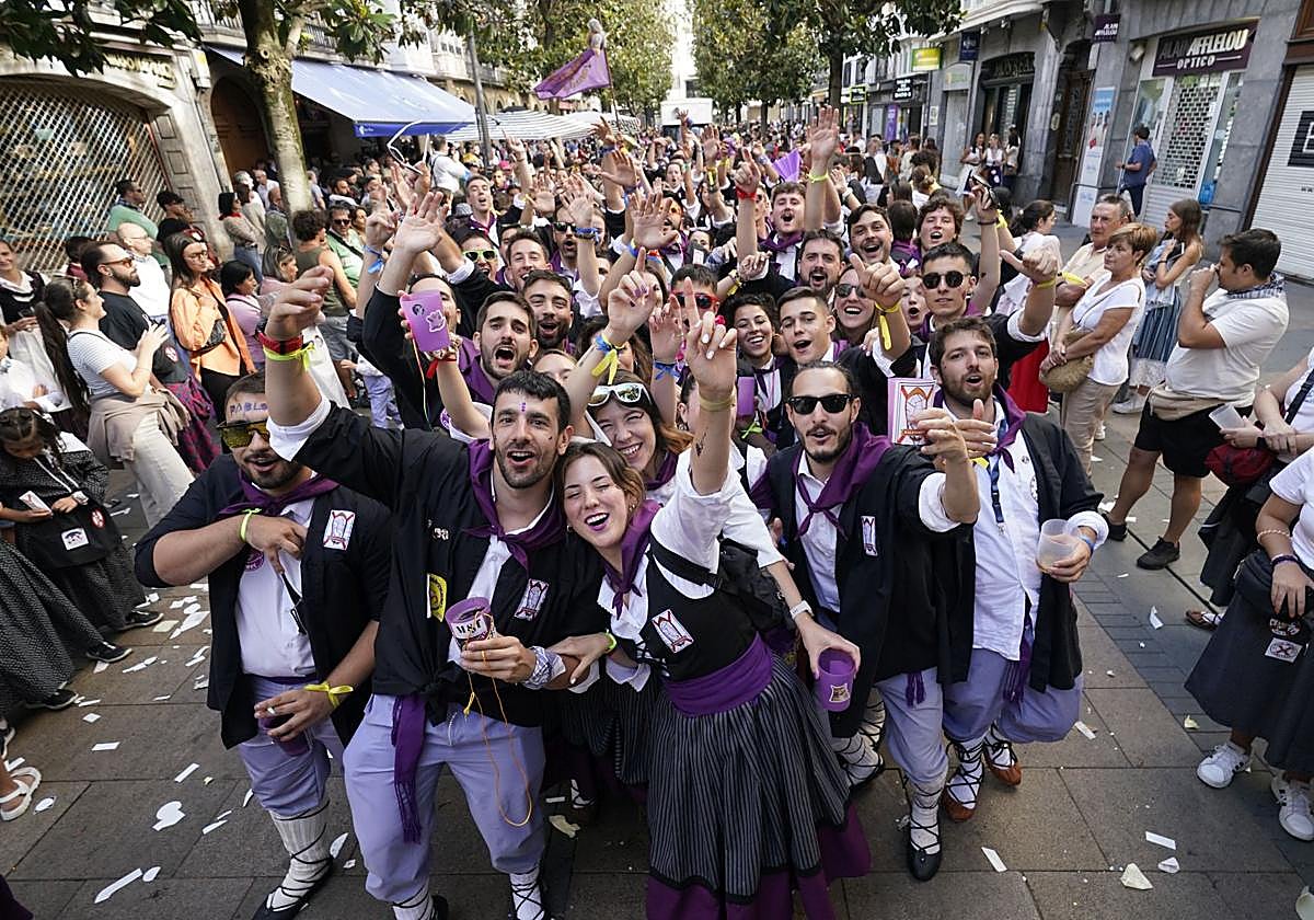 Paseíllo por la calle Dato en la última edición de fiestas de La Blanca.