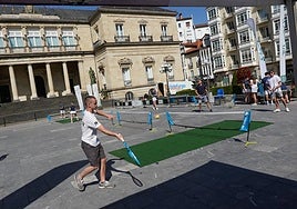 Exhibición de tenis en la Plaza de la Provincia.