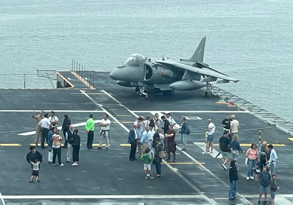 Getxo embarca en tres buques de guerra