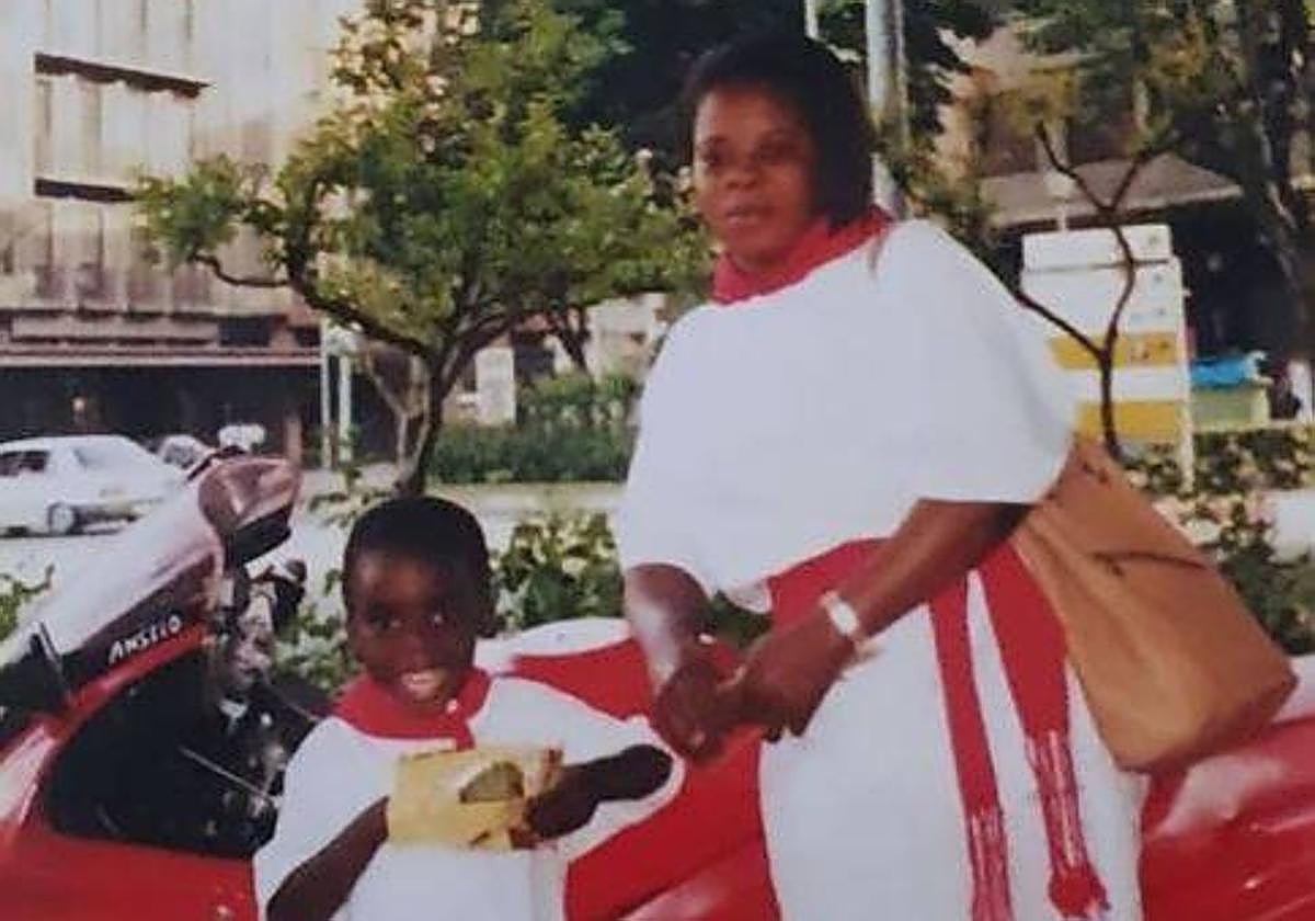 La entrañable imagen de Iñaki Williams y su madre en Pamplona celebrando San Fermín