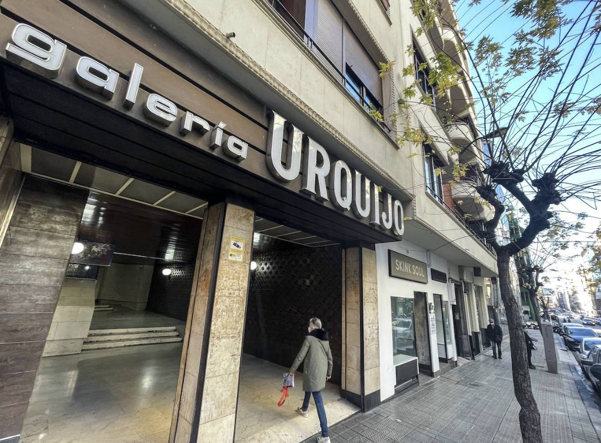 Detenida una mujer por apuñalar a otra en el pecho en Galerías Urquijo