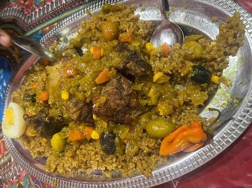 Elaboración de un plato tradicional senegales a base de cordero