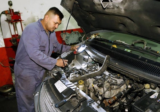 Un trabajador ajeno a la información.