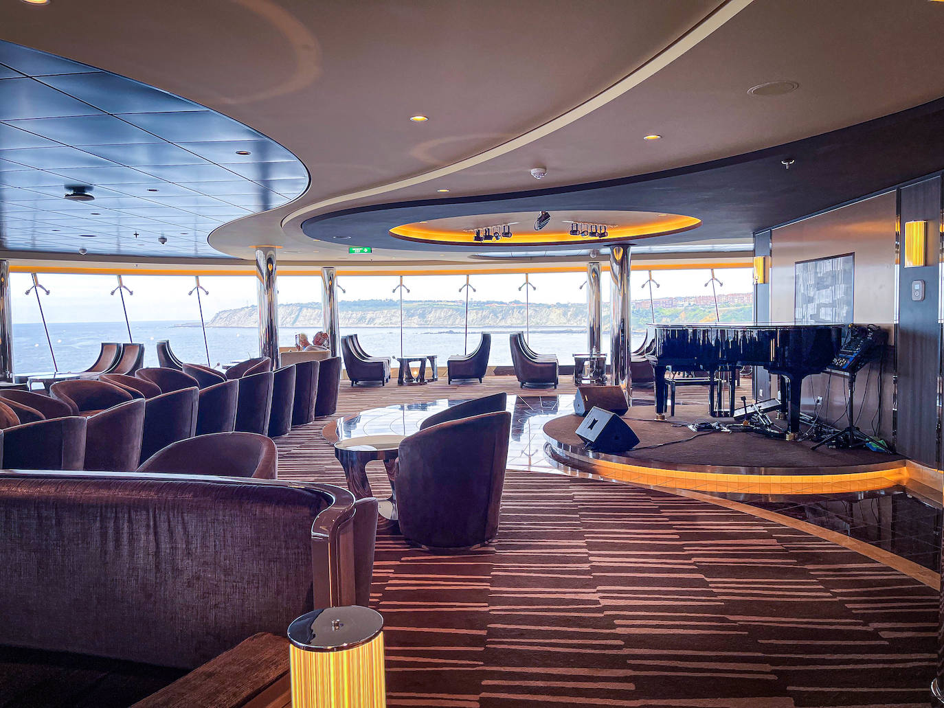 Lujo en altamar: así es el glamuroso crucero atracado en Getxo