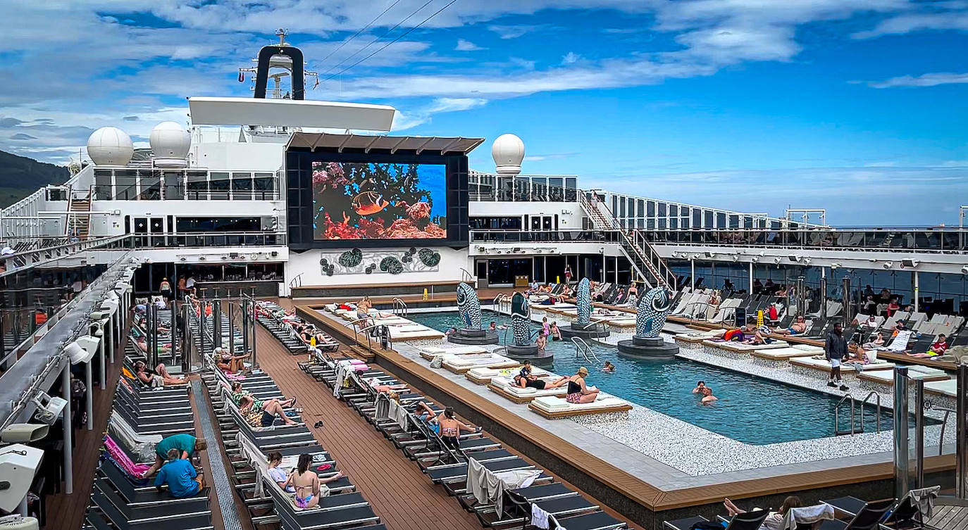 Lujo en altamar: así es el glamuroso crucero atracado en Getxo